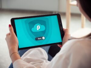 マッチングアプリは何歳から始めるべきなのか？