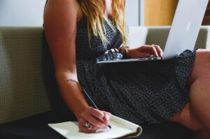 30代働く女性が1年以内に結婚するための電話帳バレない婚活アプリ比較は？