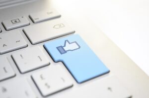 アラサー女性が1年以内に結婚するためのFacebookバレない婚活アプリ比較は？